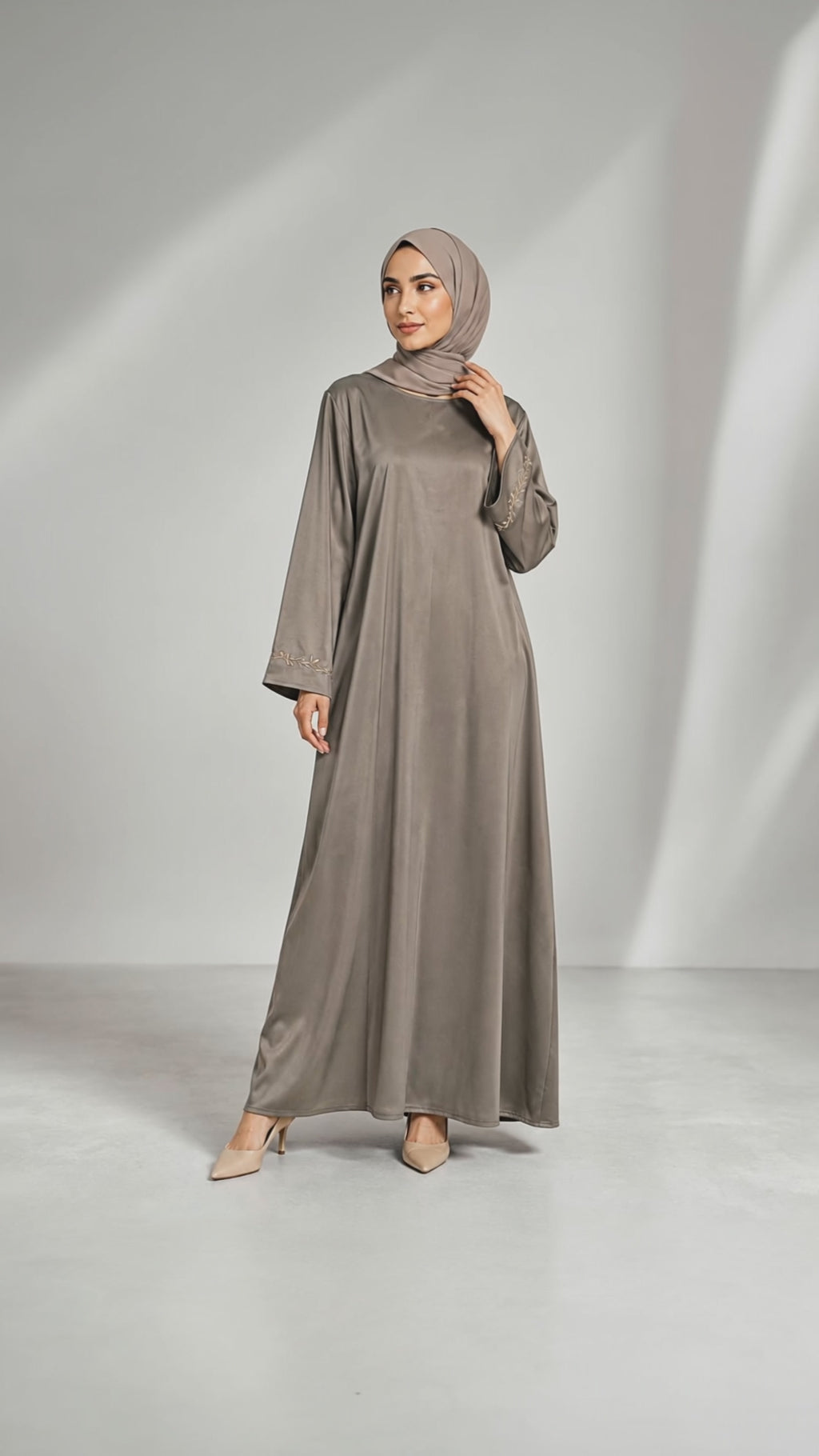 Robe Longue Satinée Broderie Manche - MY2499
