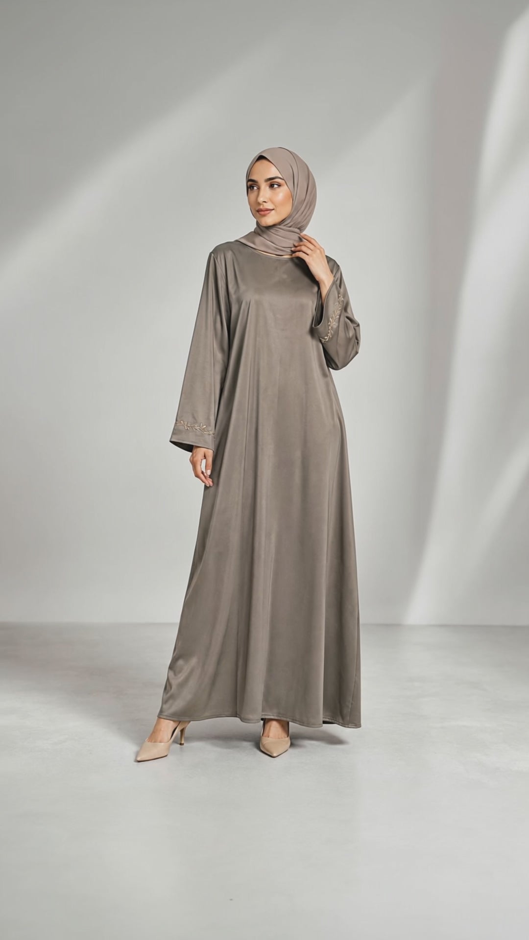 Robe Longue Satinée Broderie Manche - MY2499
