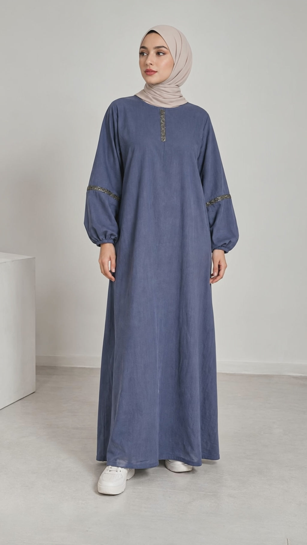 Robe longue minimaliste à détails pailletés – ZM2495